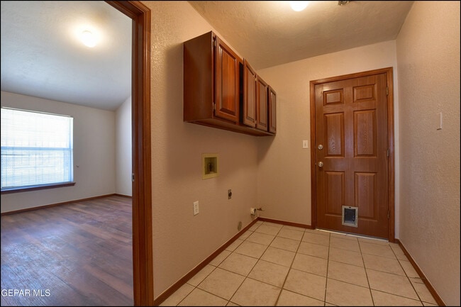 Building Photo - 6451 Loma De Cristo Dr