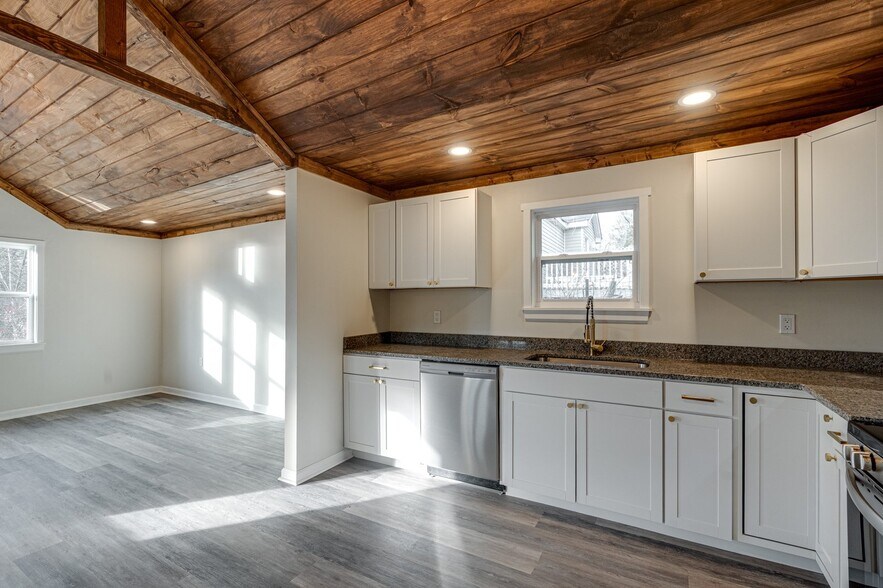 Building Photo - 934 Hulana St