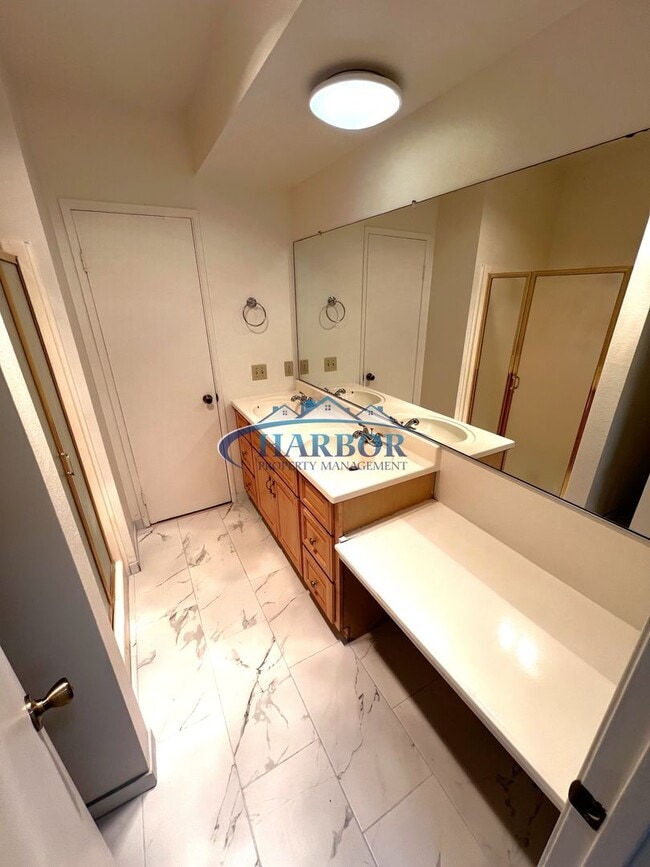 Building Photo - Charming Townhome in the Desirable Mirales...