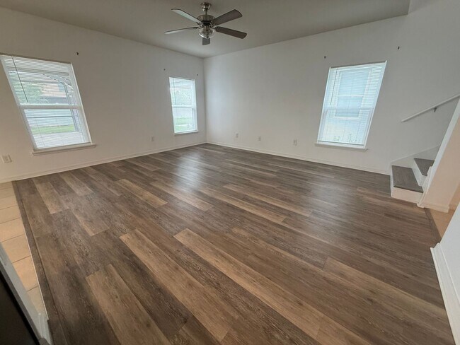 Building Photo - Spacious Riverview Rental in South Fork Lakes with Oversized Screened Patio & 2-Car Garage