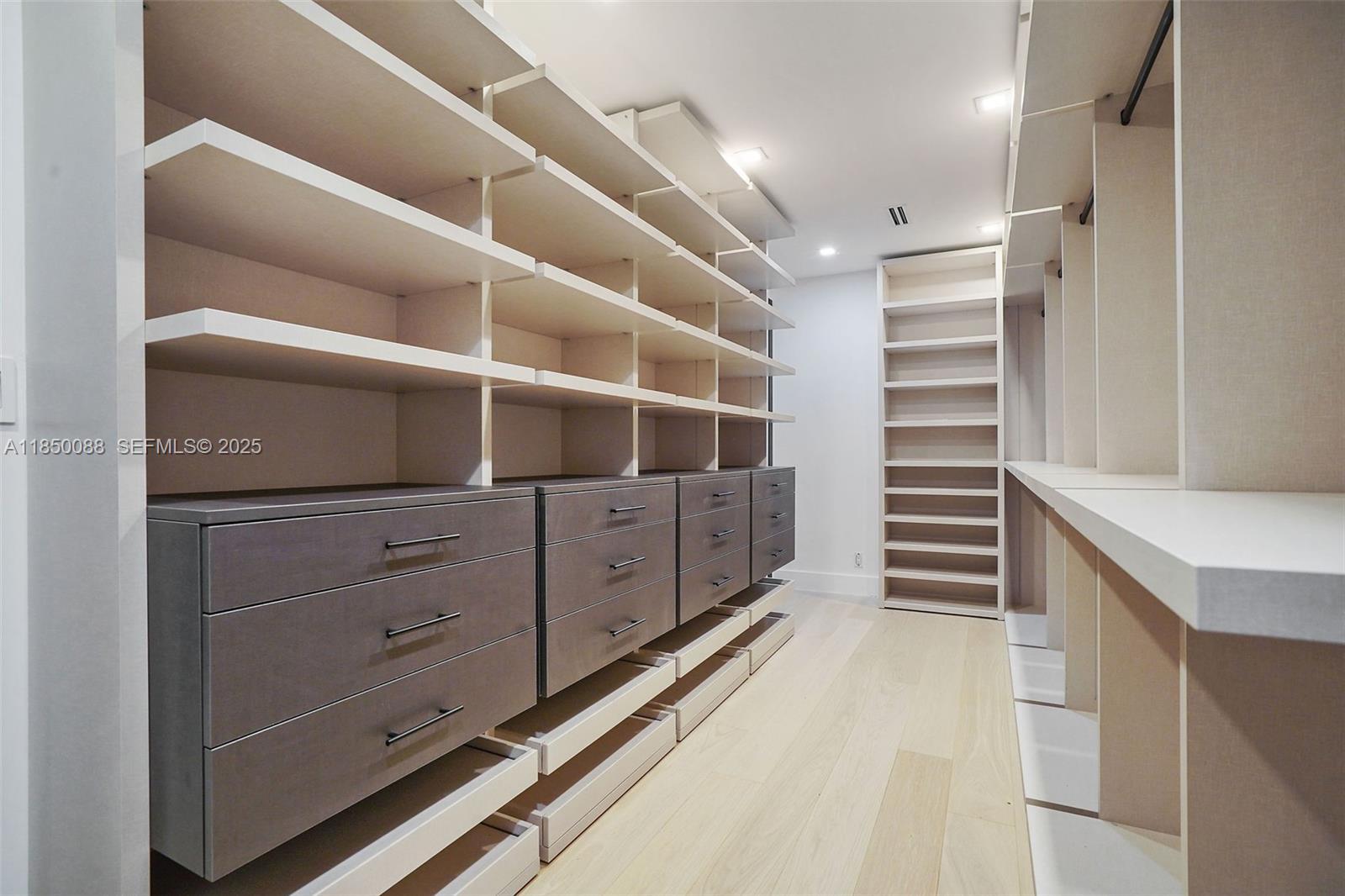 Building Photo - 3251 NE 164th St