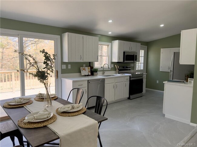 Building Photo - 20-A Apple Bee Farm Ln