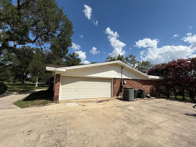 Building Photo - 209 W Mimosa Cir