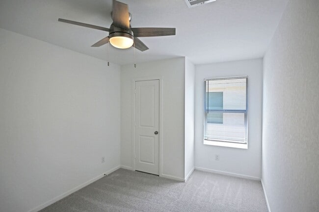 Building Photo - 2411 Shady Grv