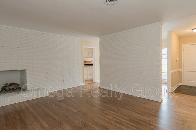 Building Photo - 1861 Gillespie Dr