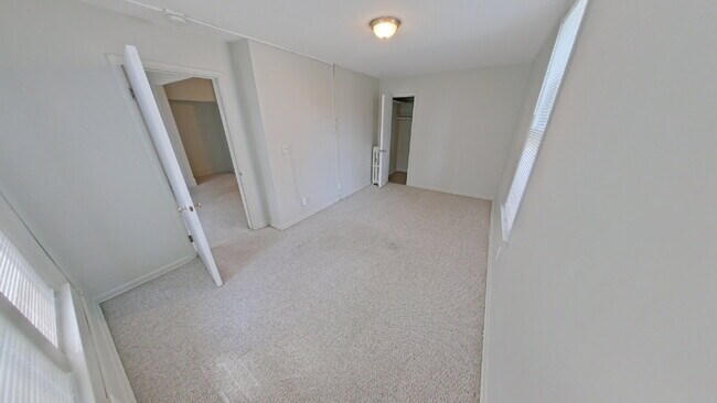 Building Photo - "1-Bedroom Retreat in the Heart of Mt Clemens – 650 Sq. Ft. of Cozy Living!"