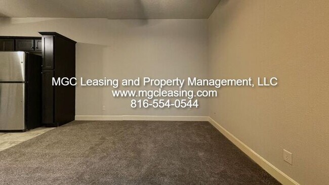 Building Photo - This Townhome Has Something for Everyone