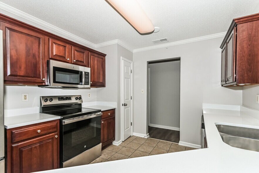 Building Photo - 10098 Sutton Ridge Ln