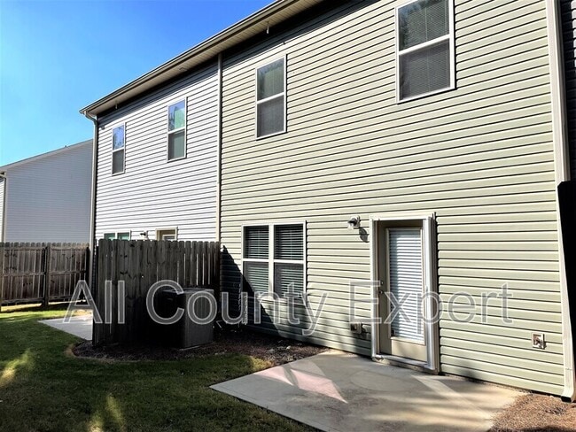 Building Photo - 599 Oakside Pl