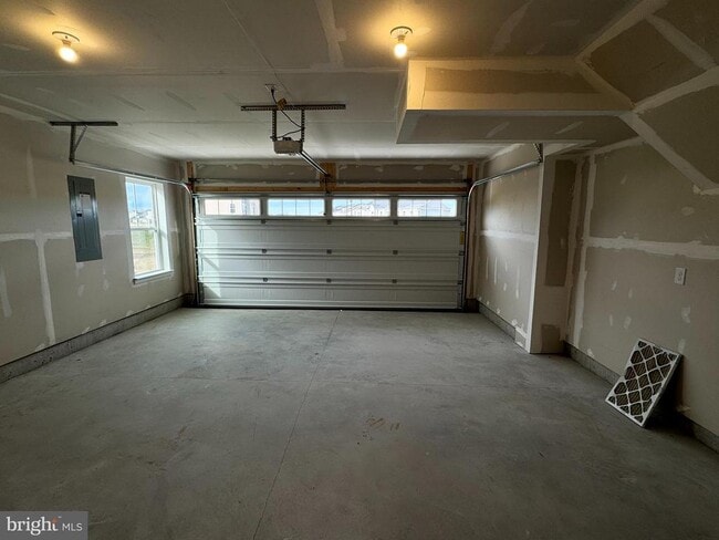 Building Photo - 2208 Winterberry Ln