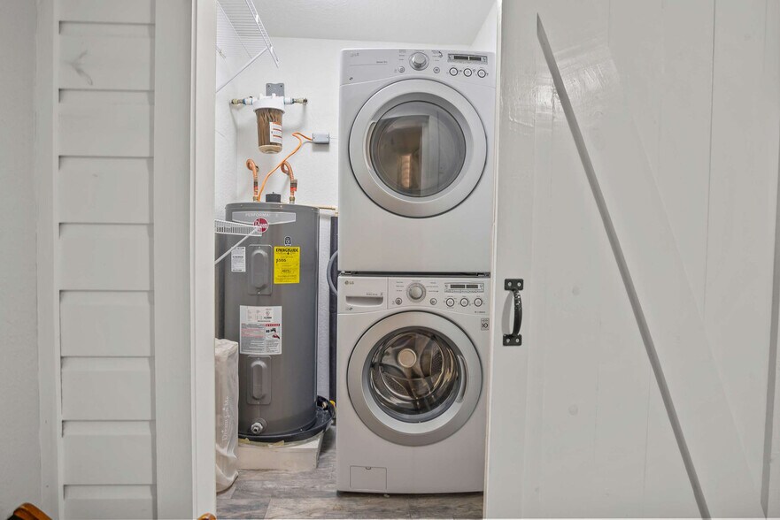 Building Photo - 15209 Leeward Dr