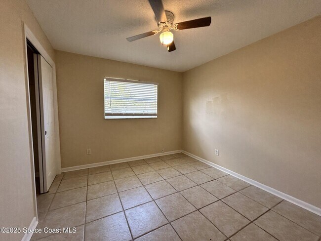 Building Photo - 925 Penny Dr