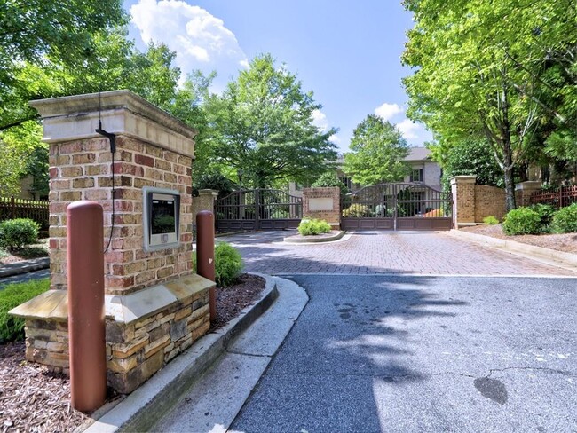 Building Photo - 3062 Stone Gate Dr NE