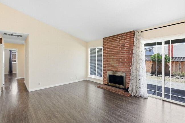 Building Photo - 663 Albion Dr