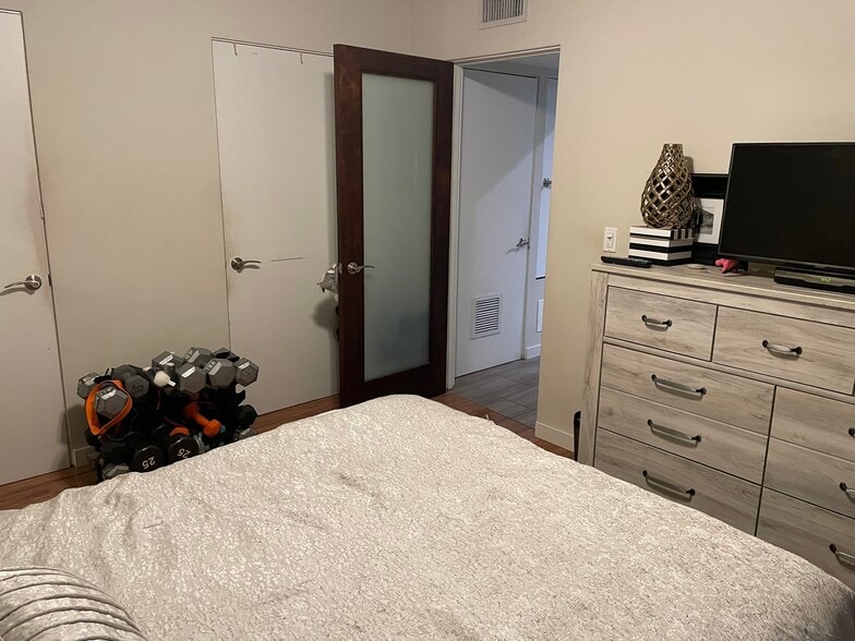 Building Photo - 1620 Malcolm Ave