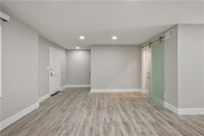 Building Photo - 330 Winding River Dr