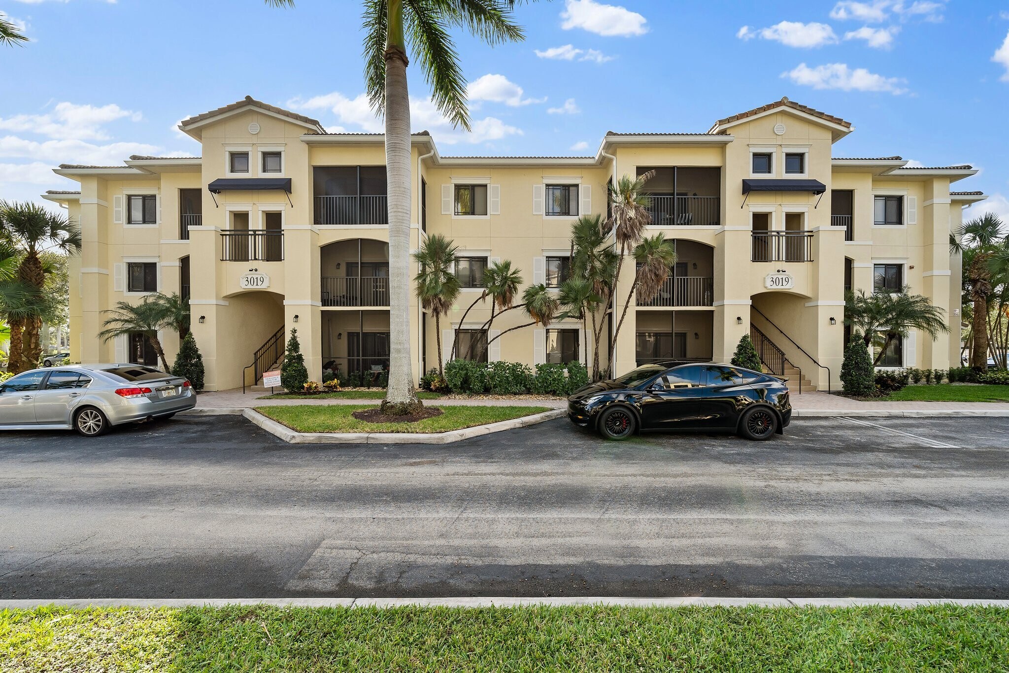 Building Photo - 3019 Alcazar Pl