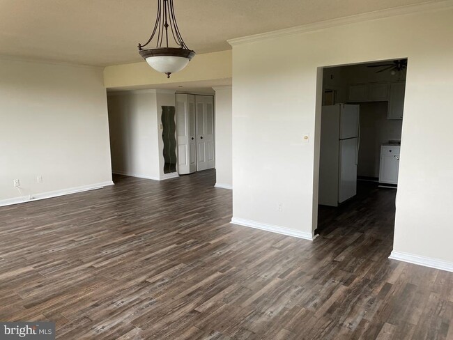 Building Photo - 3713 S George Mason Dr