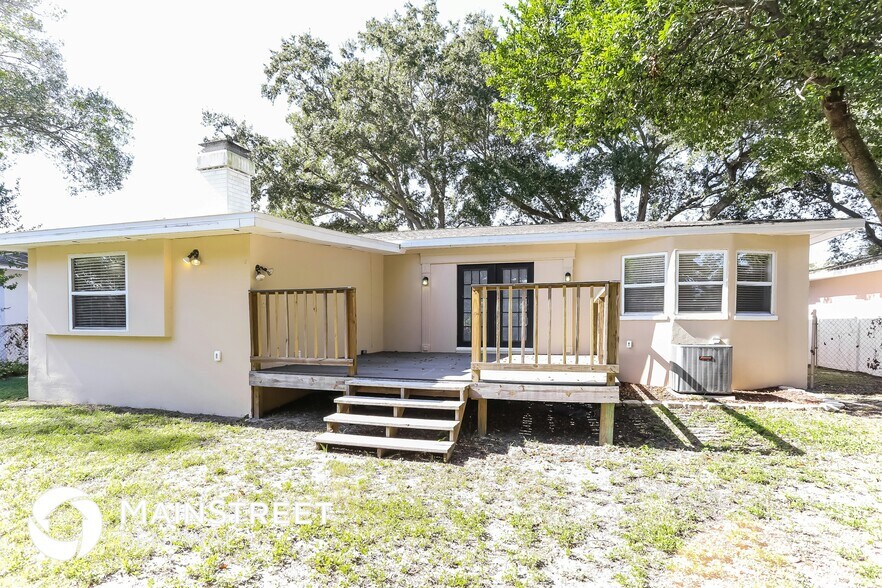 Building Photo - 701 Brookside Dr