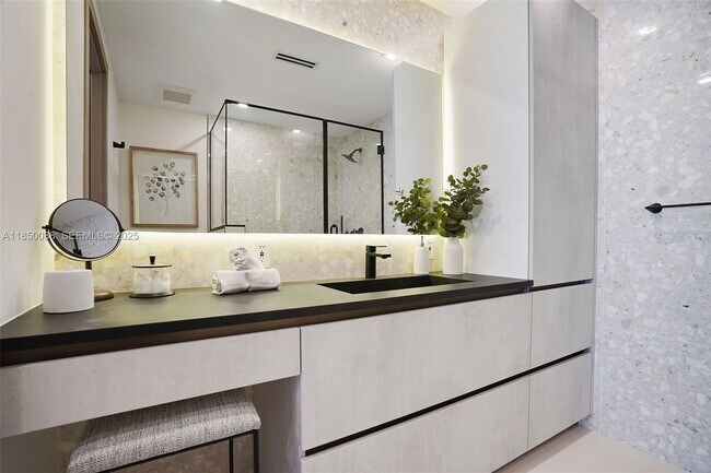 Building Photo - 3343 NE 166th St