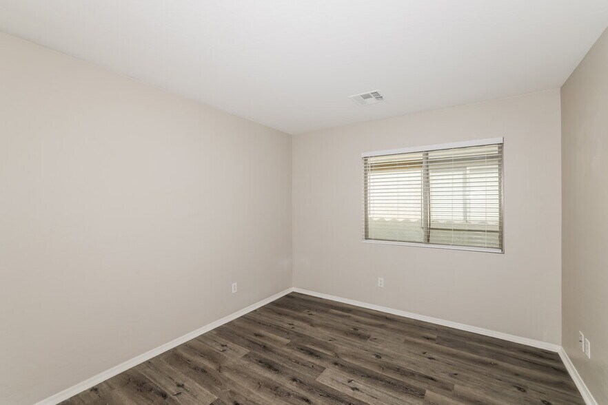 Building Photo - 16634 N 153rd Dr