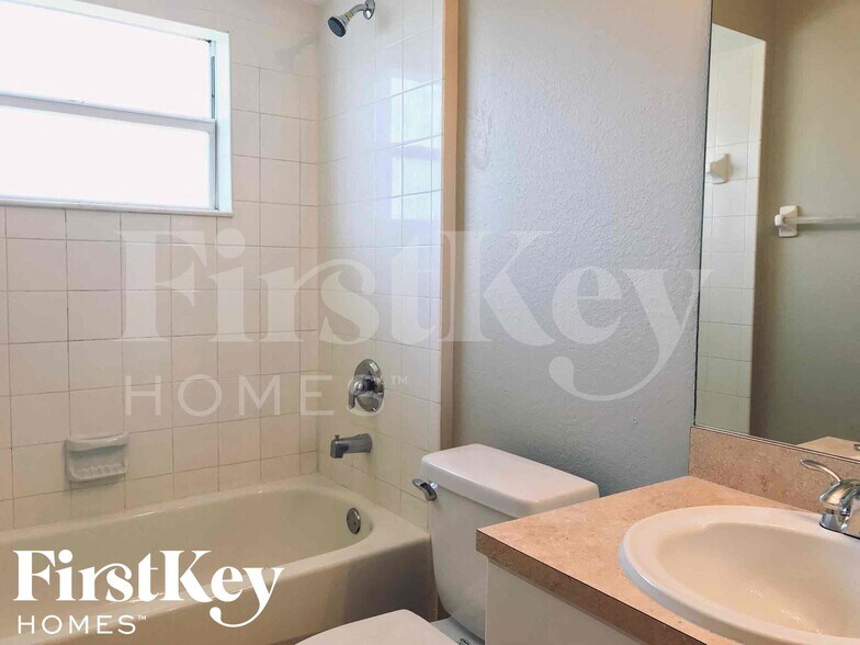 Building Photo - 3807 25th St SW