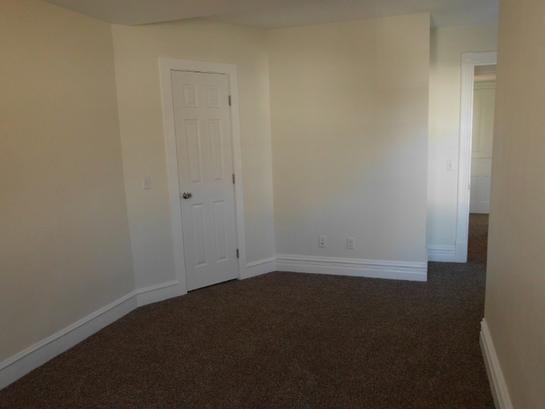 Building Photo - 205 E Pine St