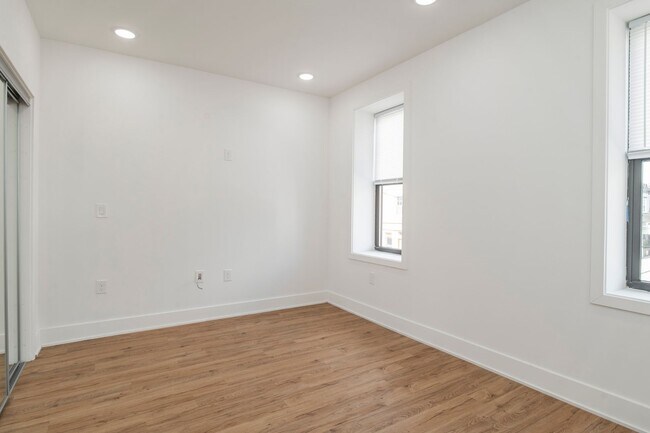 Building Photo - 3312 W Cumberland St