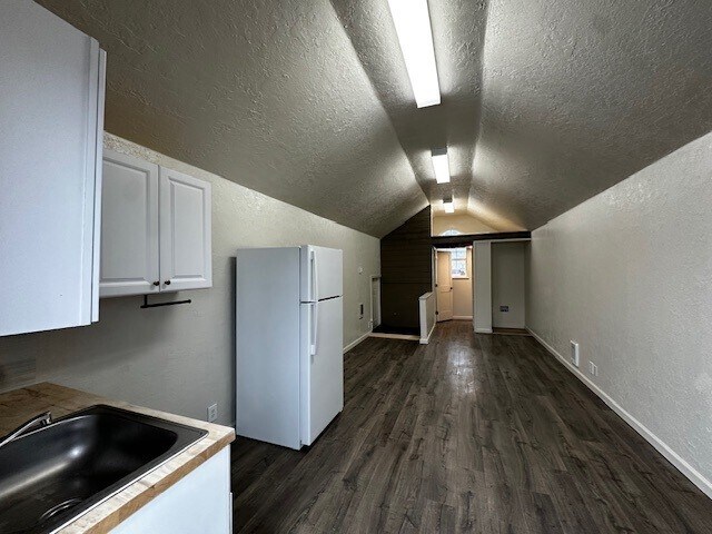 Building Photo - 306 E Olive St