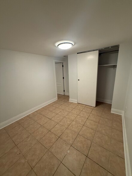 Building Photo - 1056 N Parkside Ave
