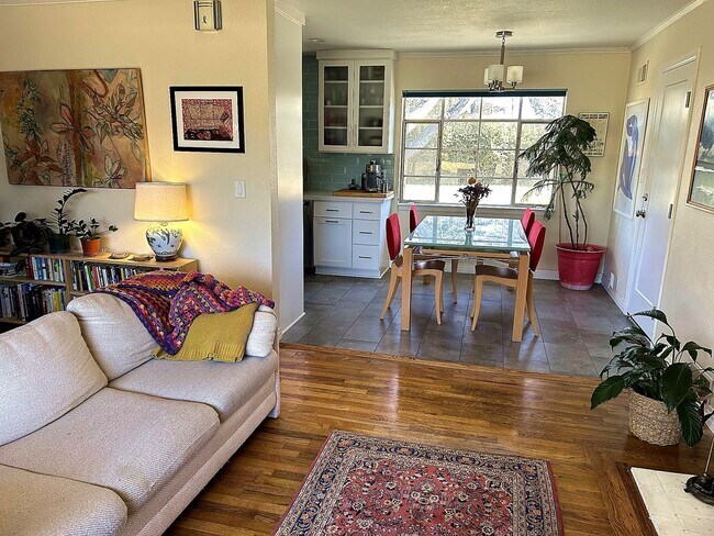 Building Photo - Beautiful Old Southwest Reno Home with Huge Private Yard
