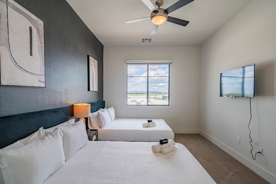 Building Photo - 15501 N Dial Blvd