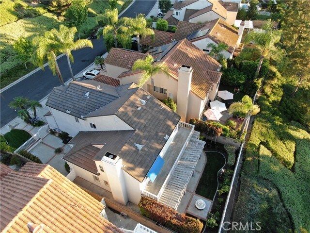 Building Photo - 25051 Amberwood