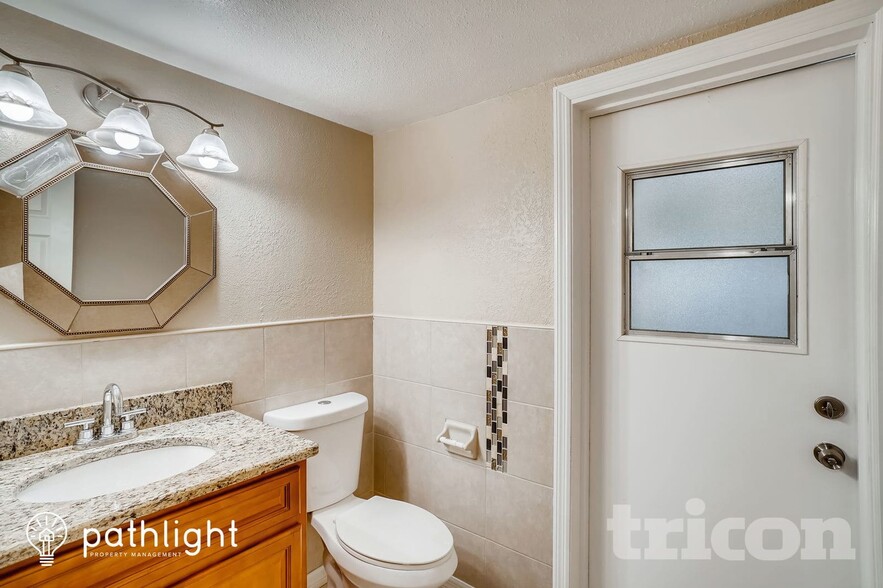 Building Photo - 842 Benchwood Ct