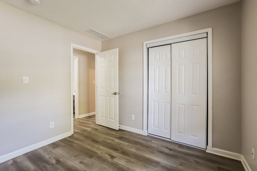 Building Photo - 6114 King Lear Ct