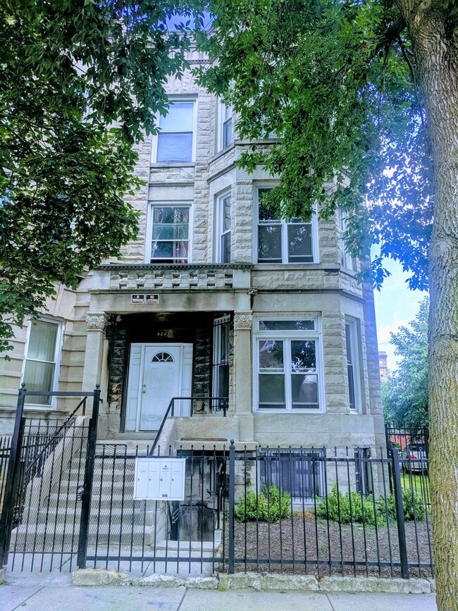 Primary Photo - 4243 S Calumet Ave