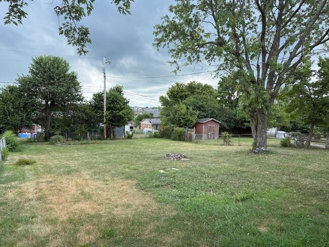 Building Photo - 408 Foxwood Dr