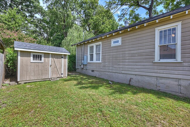 Building Photo - 1009 Grace St