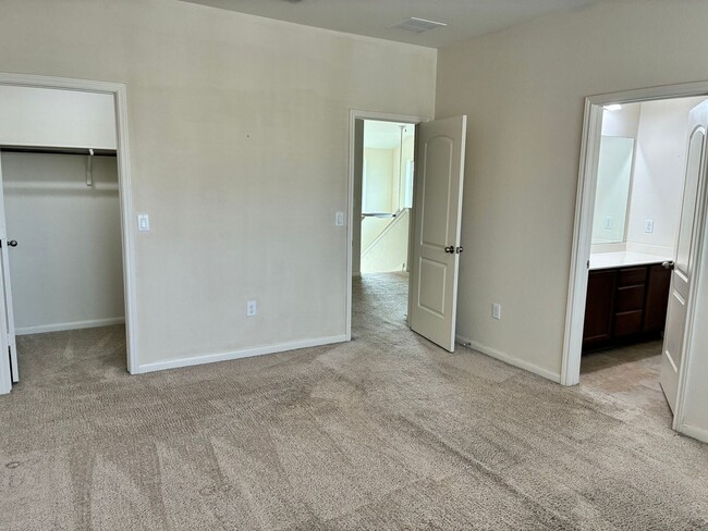 Building Photo - Bright 3BR 3BA Home w/ Community Pool & Dog Park • Fenced Backyard • Attached Garage in Round Rock