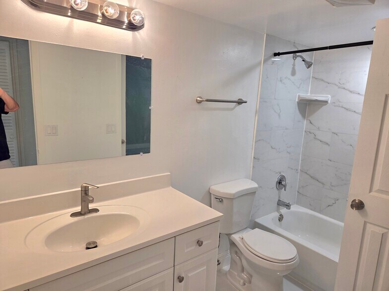 Updated Bathroom - 1971 SE 5th Ct