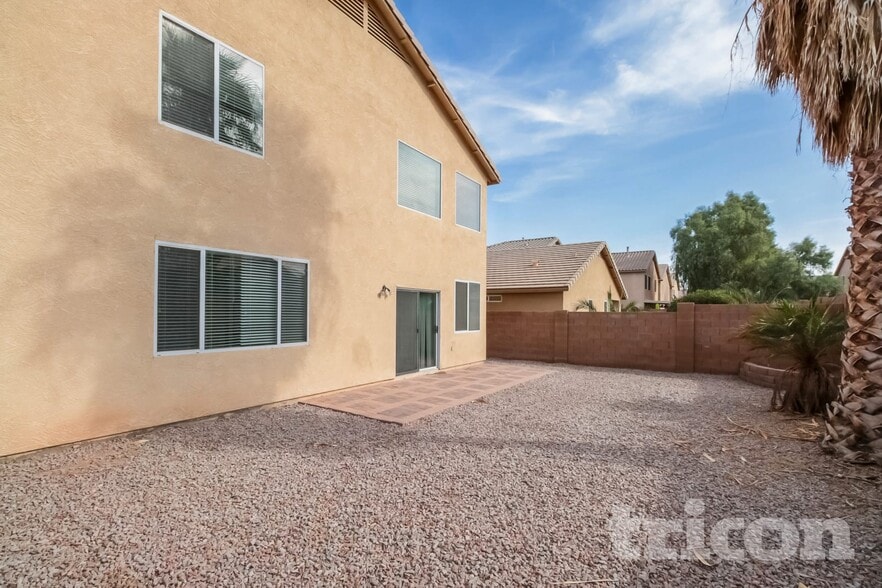 Building Photo - 44369 W Oster Dr