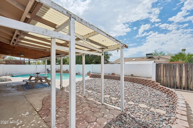Building Photo - 2319 E Loma Vista Dr