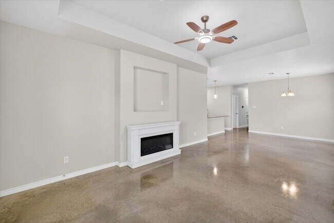 Building Photo - 412 W Avenue C