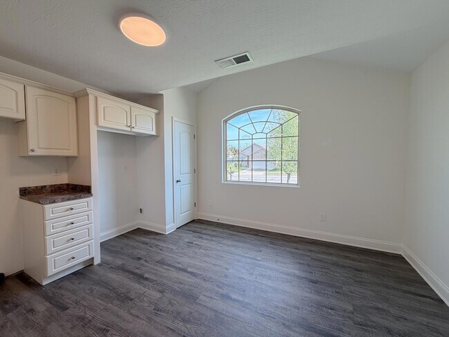 Building Photo - 1240 Orchard Dr