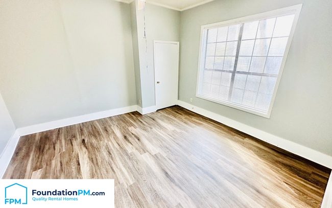 Building Photo - 888 Looney Ave