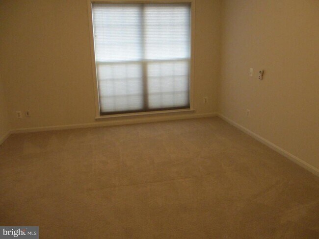 Building Photo - 43811 Tattinger Terrace