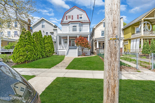 Building Photo - 507 1st Ave
