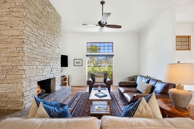 Building Photo - Luxury Golf Course Retreat in Indian Wells (Monthly Only - No Long Term)