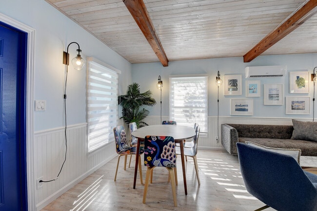 Building Photo - 212 SW 1st Ave