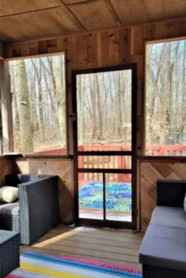 Building Photo - 1014 Hickory Run Rd